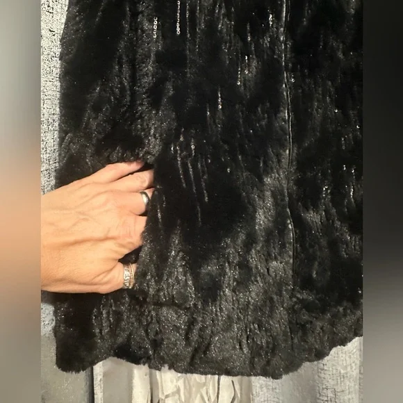 Joan Rivers Gorgeous Black w/Sequins Faux Fur Vest Size M NWOT - Picture 5 of 9
